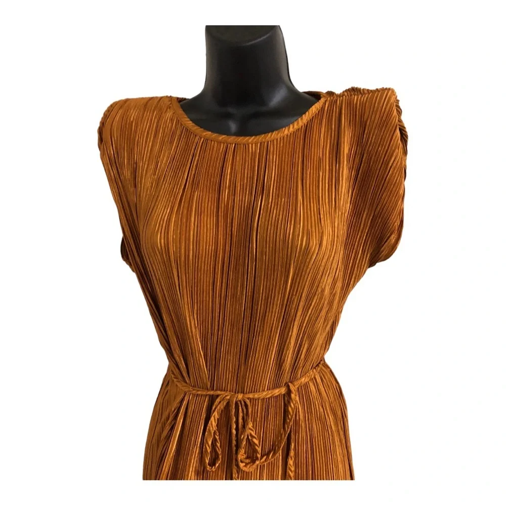 Sincerely Jules gold mustard brown pleated plisse shoulder pads dress size small